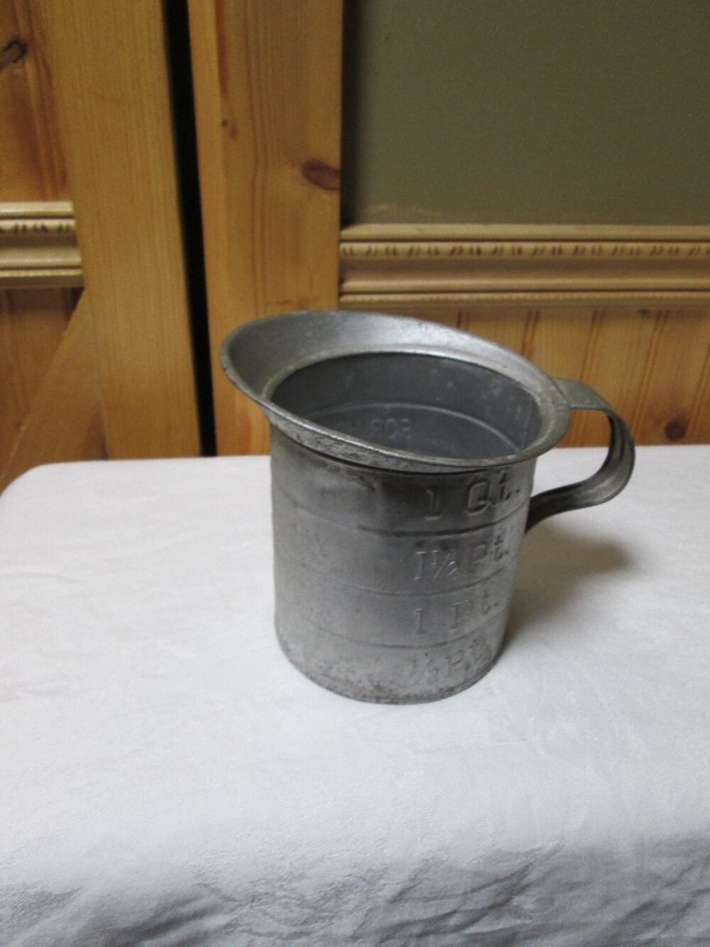 farm decor aluminum rare 1 qt wide rim measuring cup